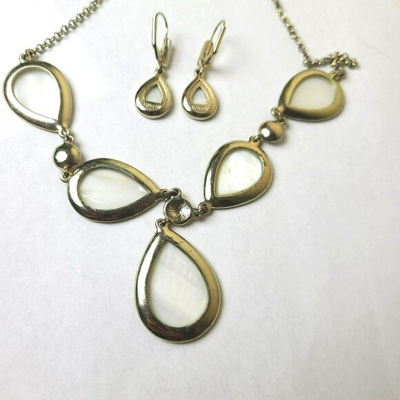 Monet Faux MOP & Rhinestone Teardrop Gold Tone Necklace & Earrings Set - Picture 7 of 10